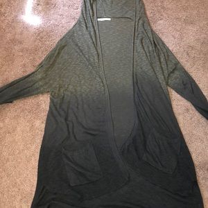Long cardigan, has a hood and pockets